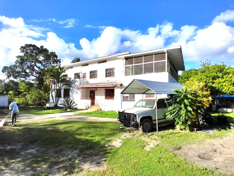 Tropical suburban charm - Luxury 3 bed 4 bath 2 story single family home on 3 acres