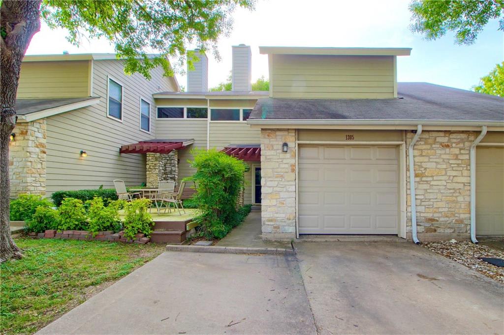 512 Eberhart Ln