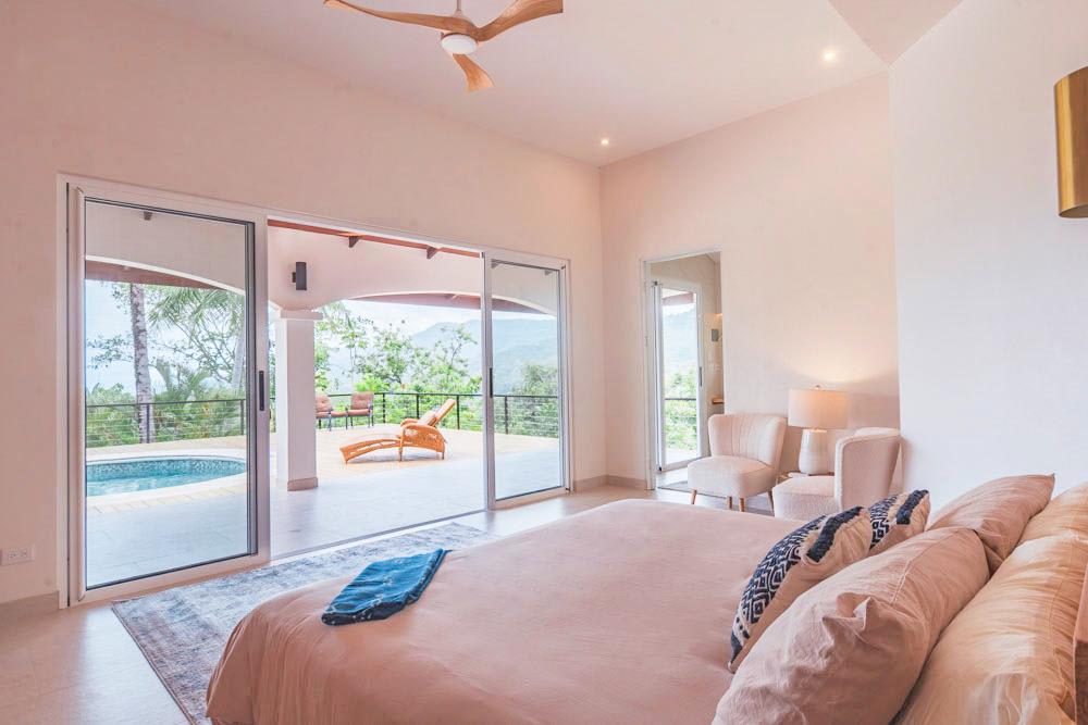 Luxurious Ocean-view Villa:  Your Paradise in Uvita