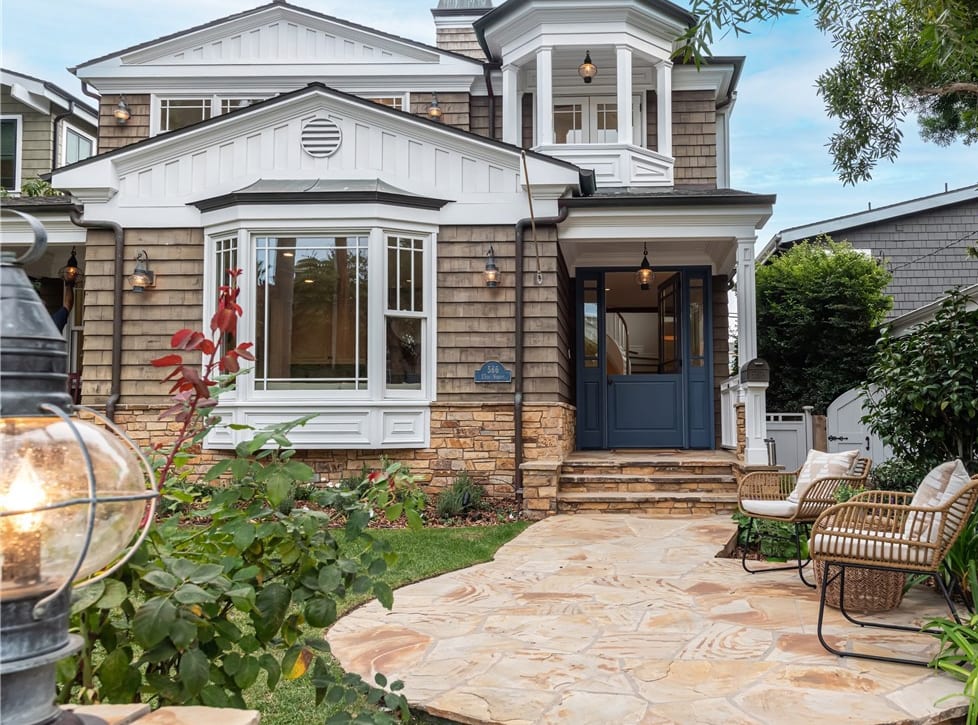 566 35th Street Manhattan Beach, CA 90266 John Bathurst Group