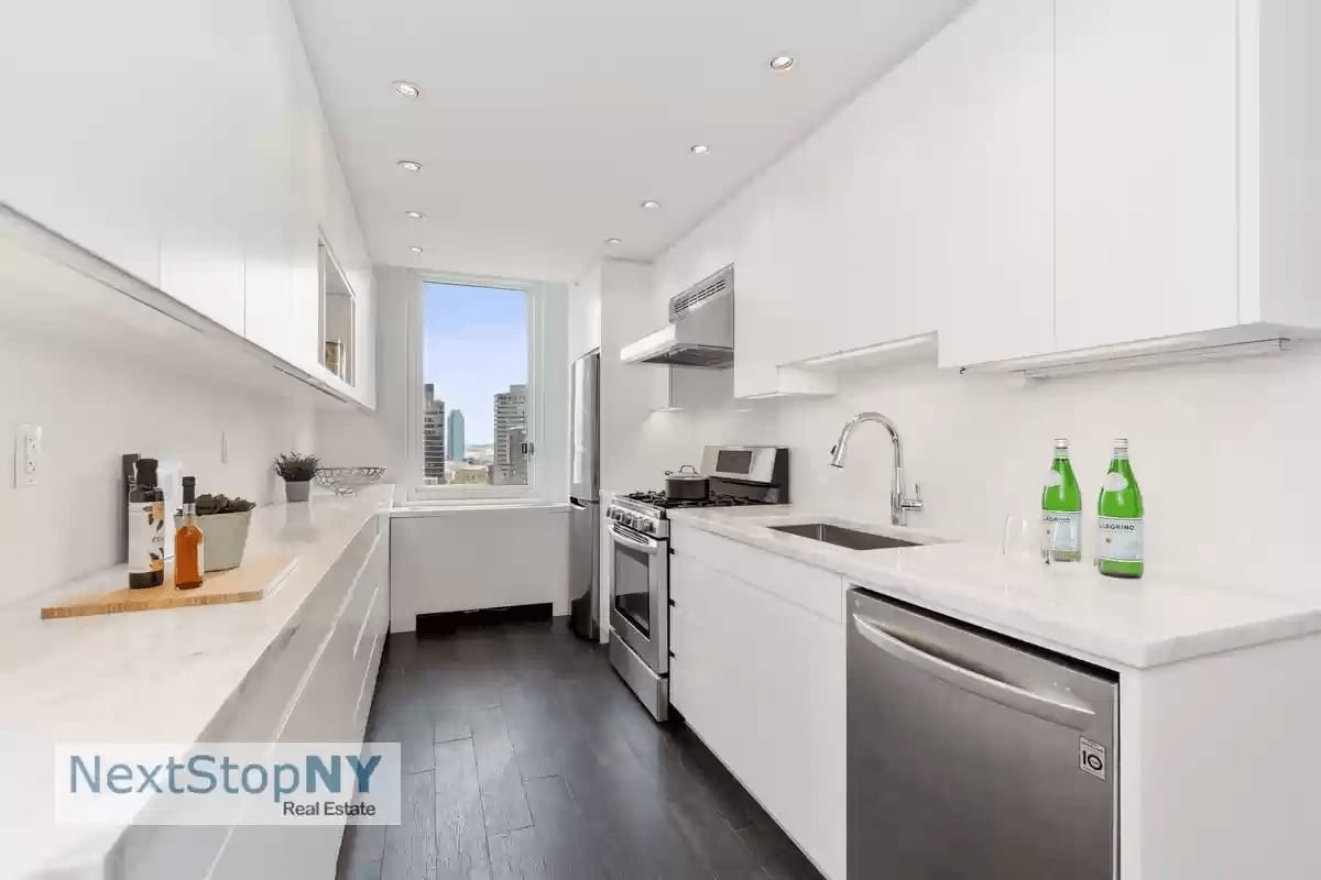 245 E 54th Street Unit: 29MN