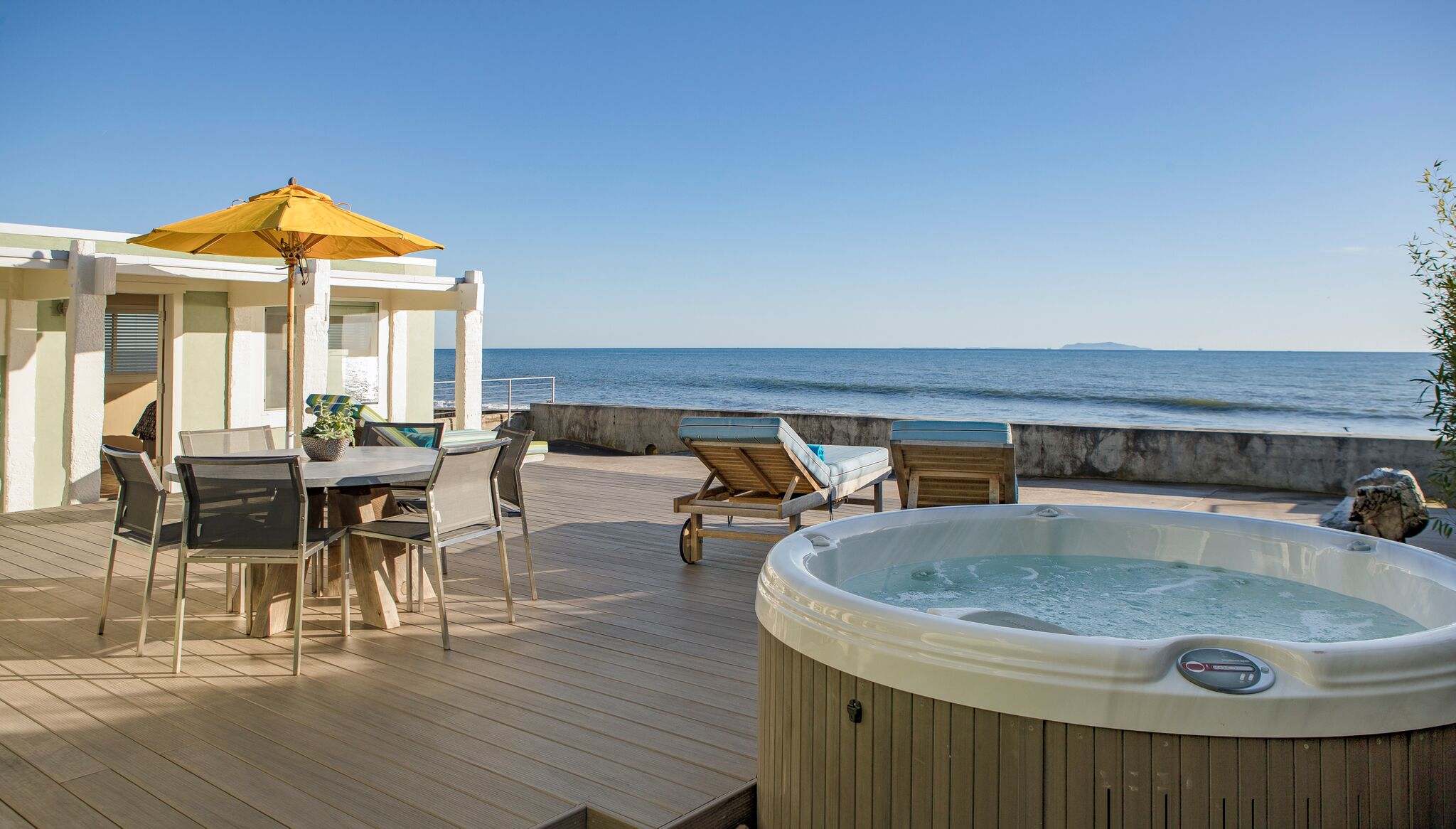 1 deck chairs hot tub NICE