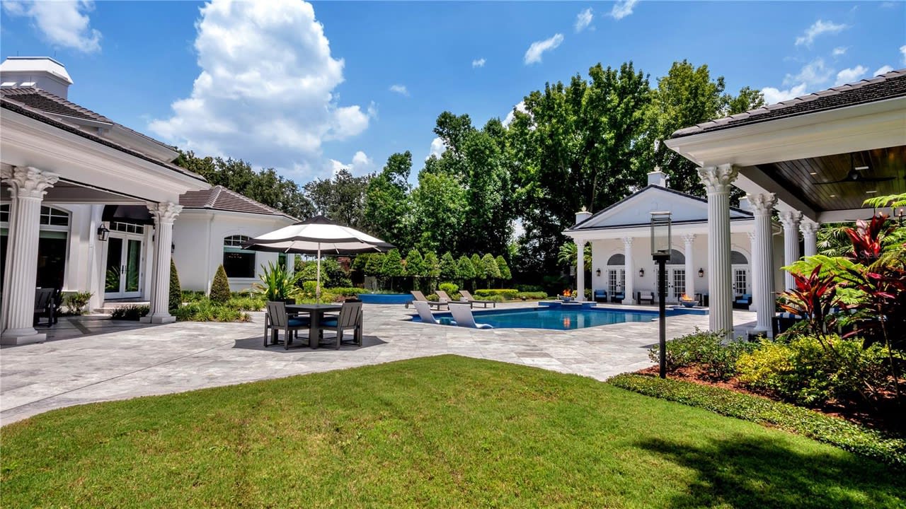 9200 Bentley Park Circle pool area