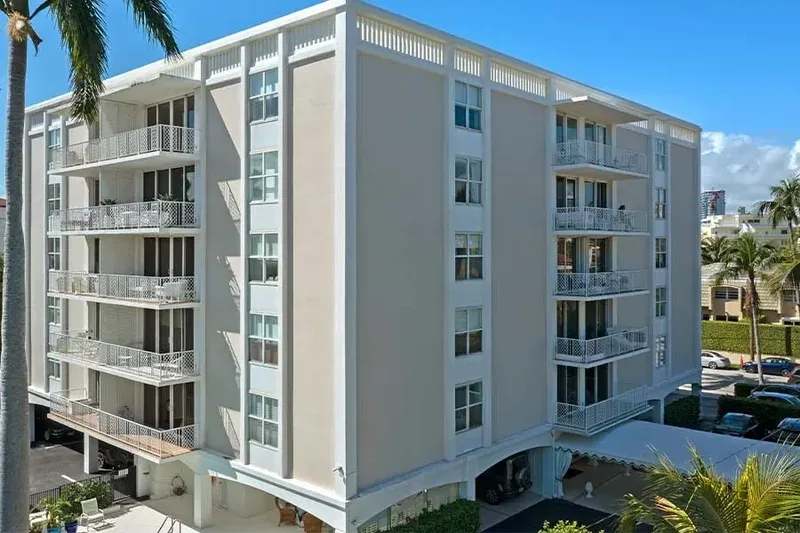 Island House Condos Neighborhood Guide