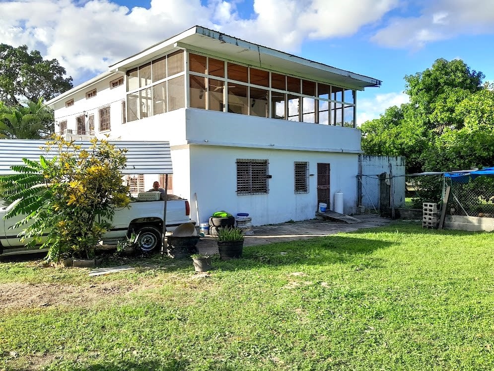 Tropical suburban charm - Luxury 3 bed 4 bath 2 story single family home on 3 acres