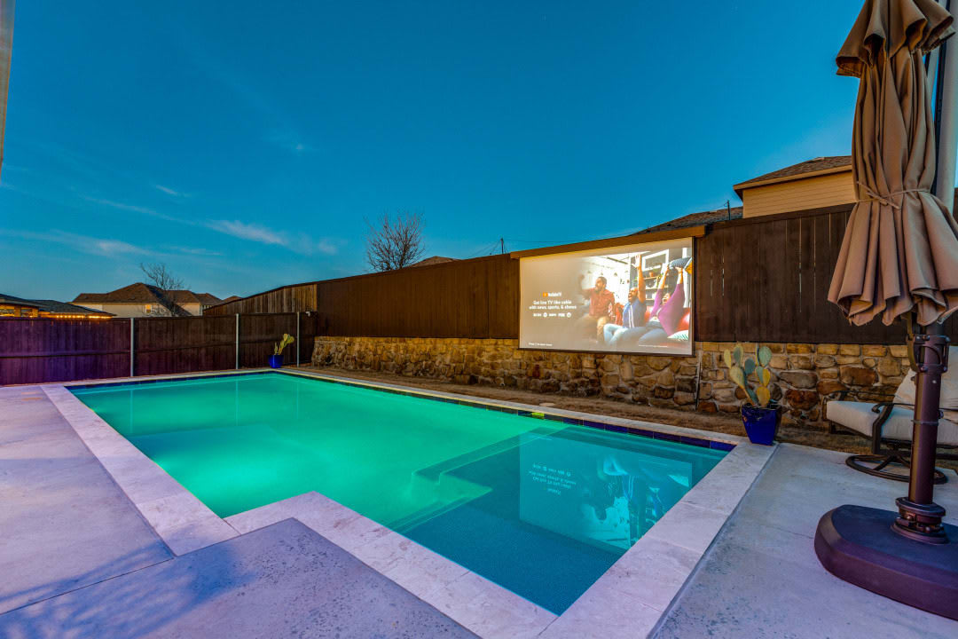 BEAUTIFUL BACKYARD OASIS