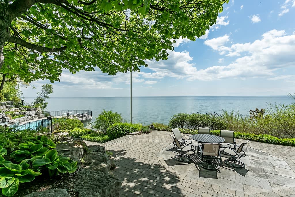 32 Holyrood Avenue Oakville, ON L6K 2V3 Goodale Miller Team