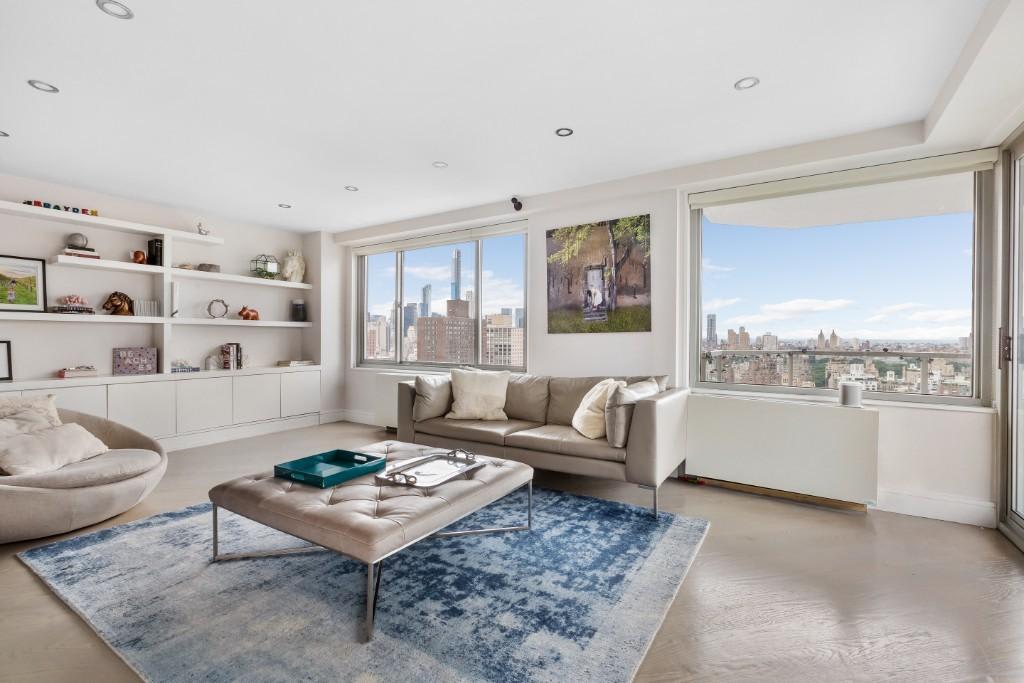 300 E 74th Street Unit: 35F