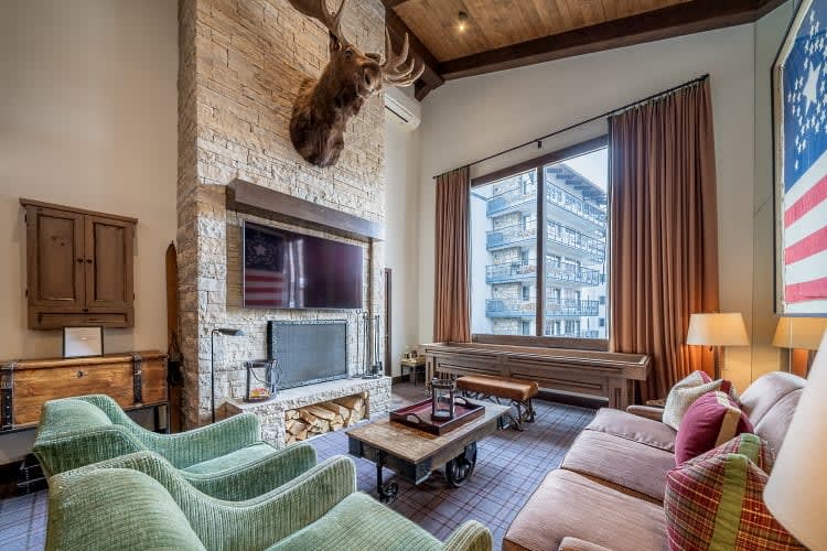 The Lodge at Vail Condominiums #522