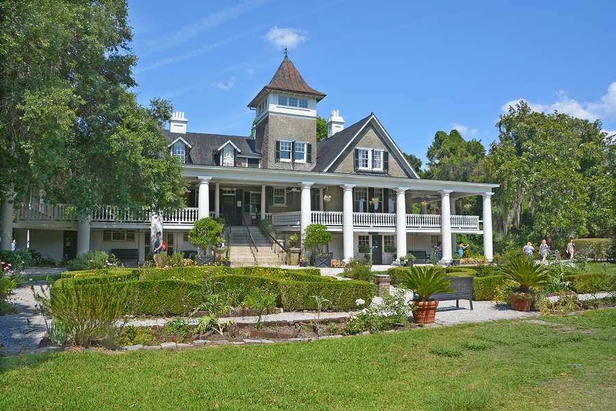 Tour One of Charleston’s Most Beautiful Plantations