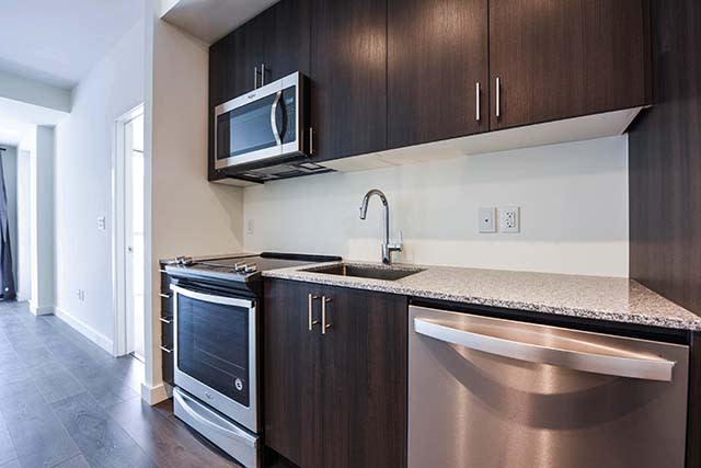 Spacious 1 bedroom + den condo in uptown core