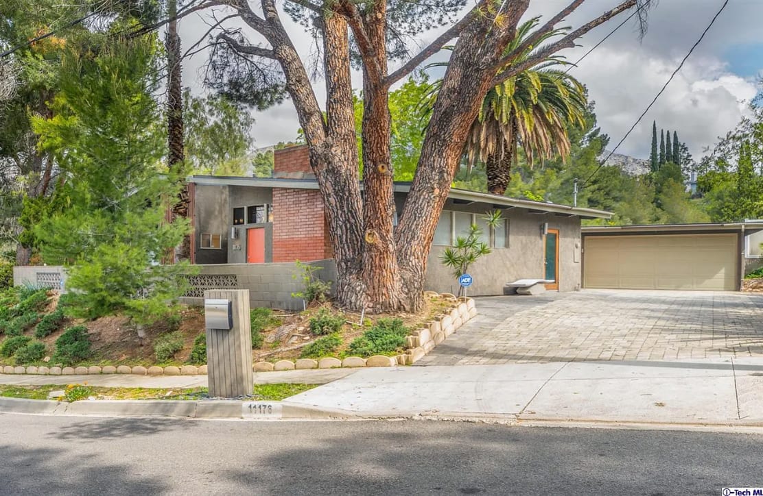 11176 PLAINVIEW Avenue