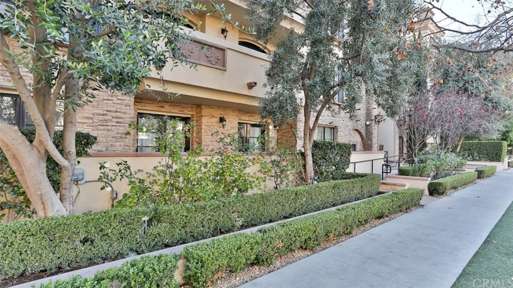 12026 Hoffman St #401