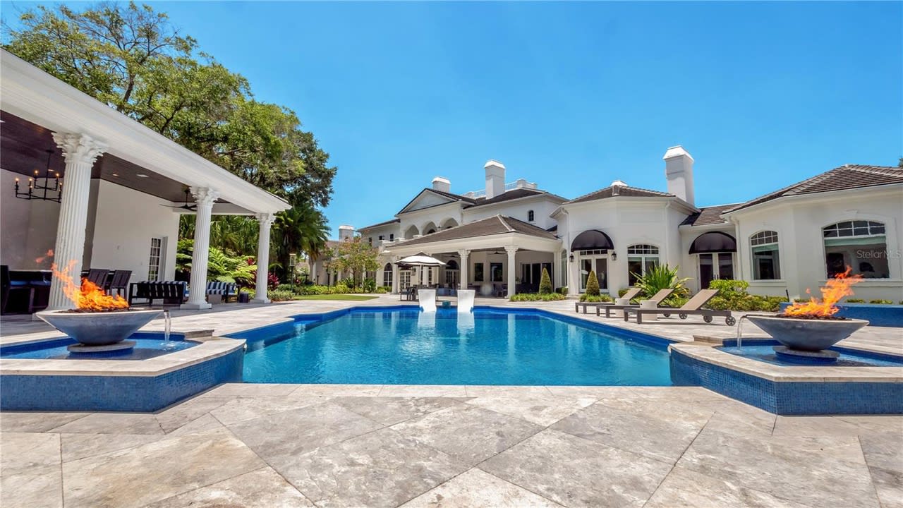 9200 Bentley Park Circle pool area