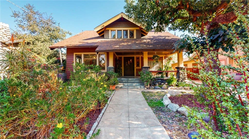 Quintessential Craftsman in Bungalow Heaven