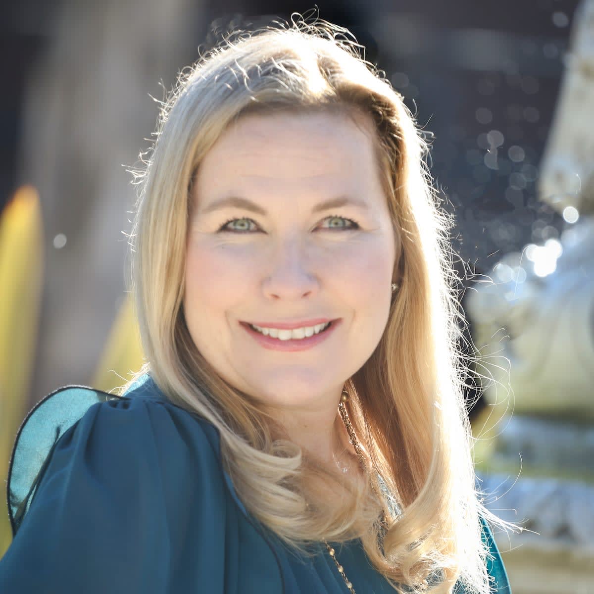 Holly Danna | Los Angeles Real Estate Agent