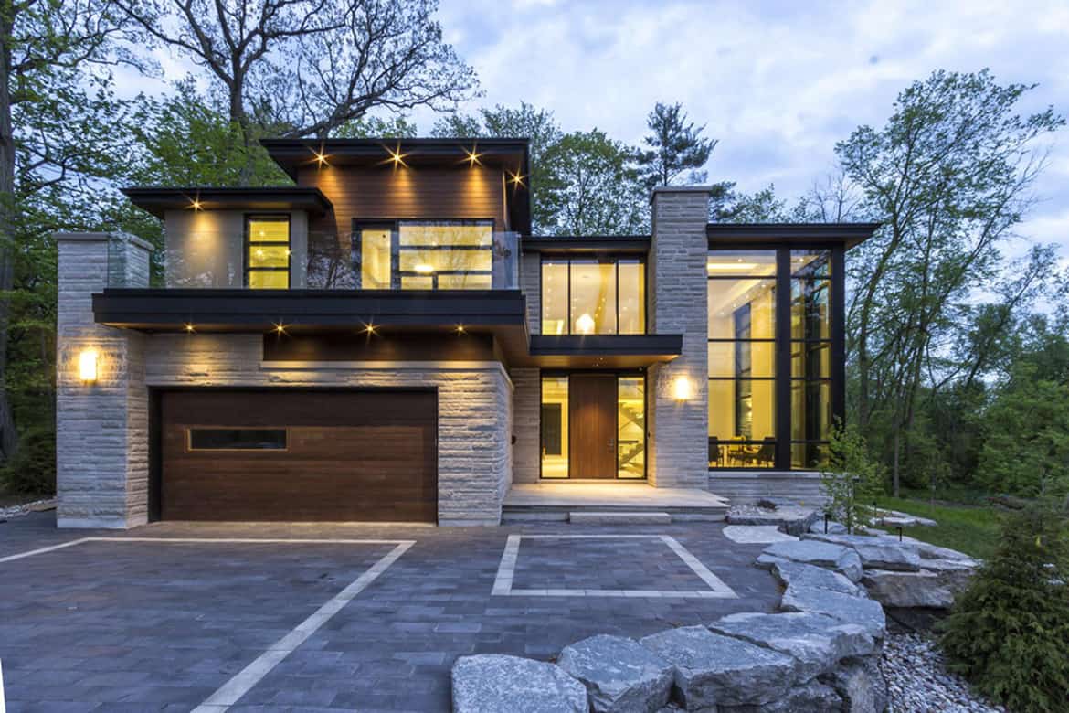 250 Mineola Road West