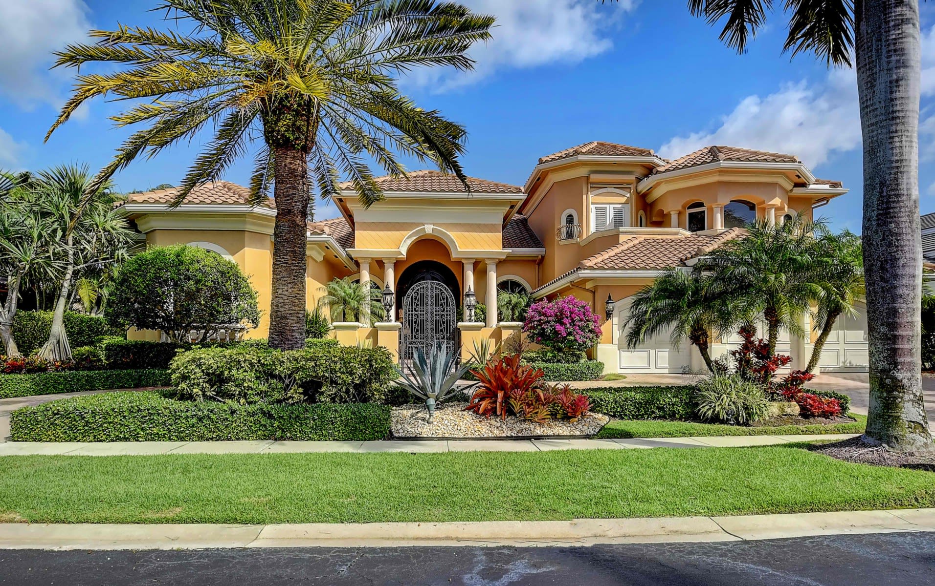 A Slice of Paradise: Living in Woodfield Country Club, Boca Raton