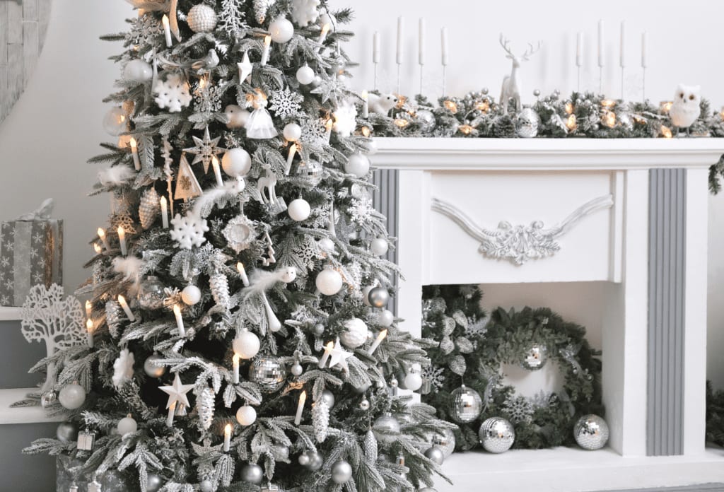 Tips and Tricks for Decorating Your Mantel for the Holidays