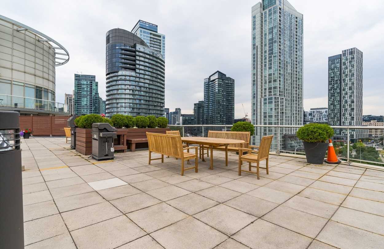 550 Queens Quay W 607