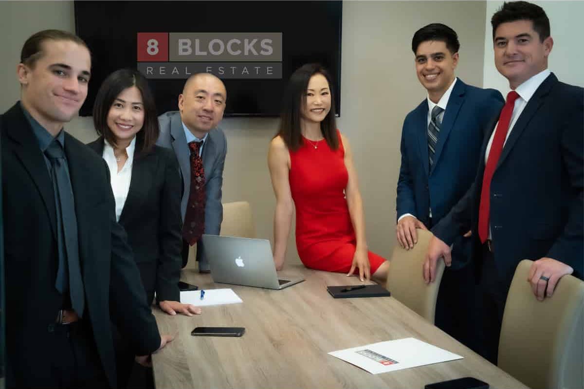 8blocksrealestate.com logo