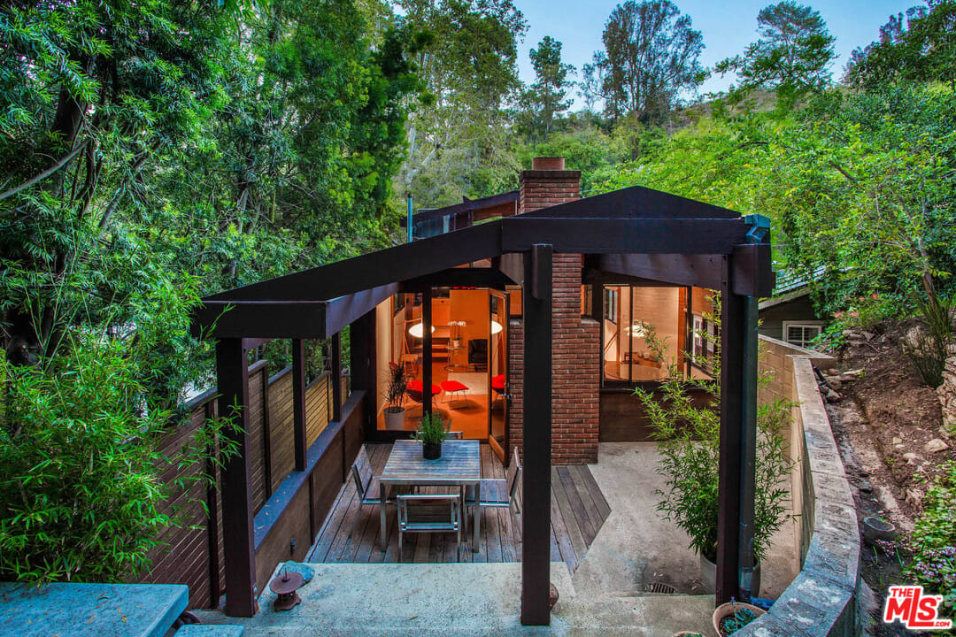 10274 Chrysanthemum Ln