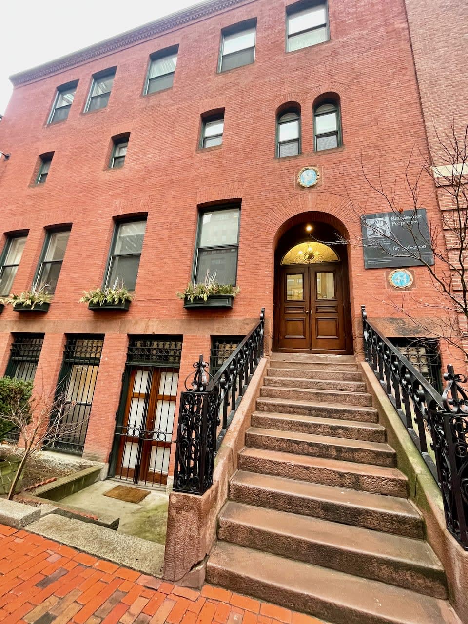 Back Bay / South End Border 2 bed 1 bath w/ common laundry and common