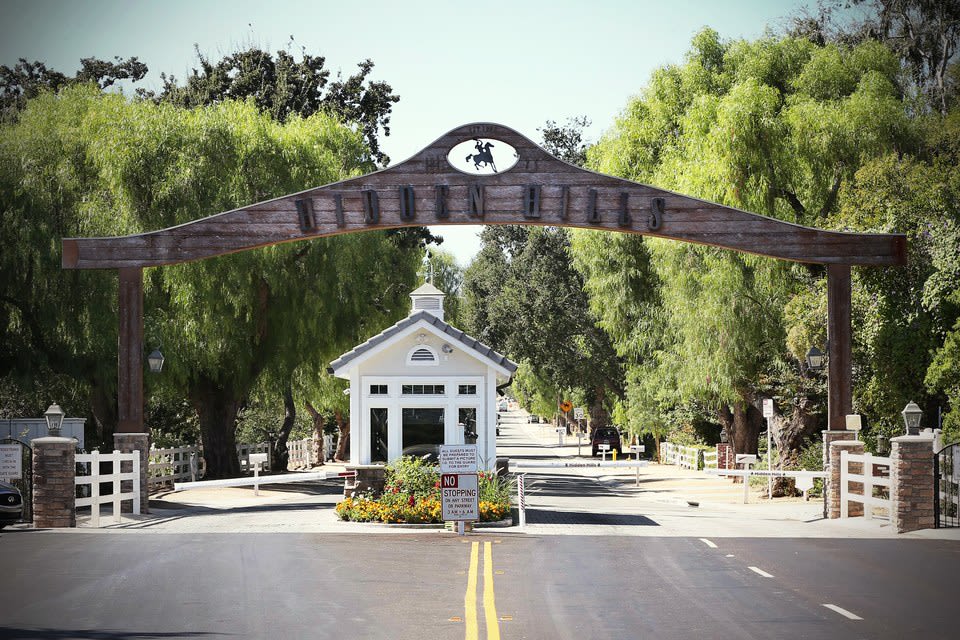 Halloween Guard Gate Entry Etiquette for the Oaks and Hidden Hills