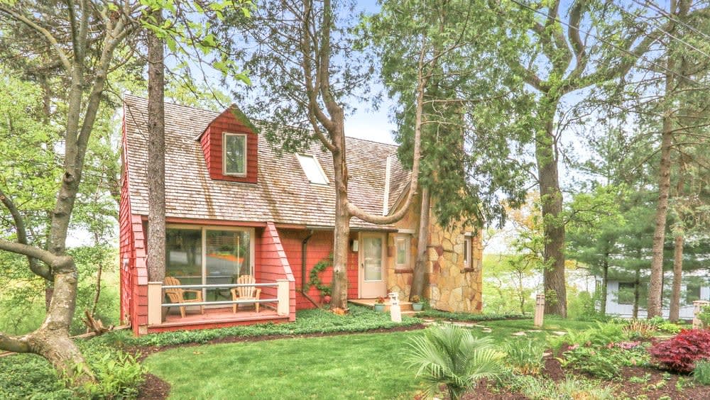 Charming Cottage with Partial Views of Geneva Lake