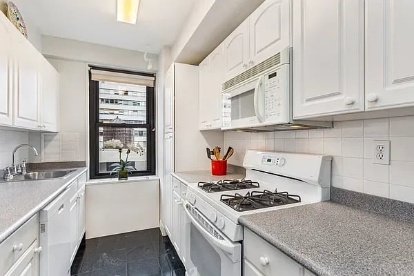 225 East 57th Street #18H