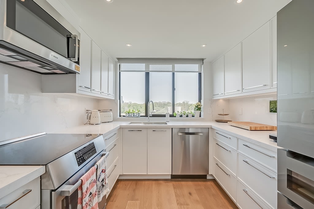 100 Lakeshore Road E Unit: 901