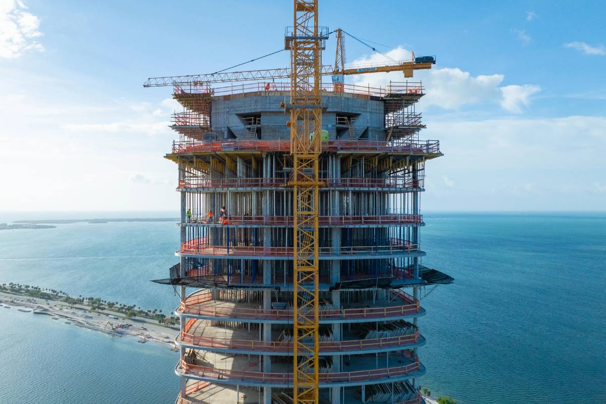 Una Residences in Brickell tops off at 47 stories