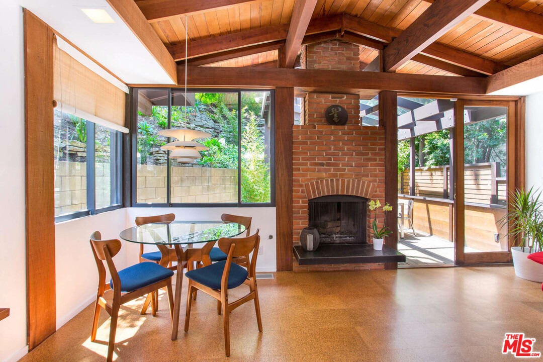 10274 Chrysanthemum Ln