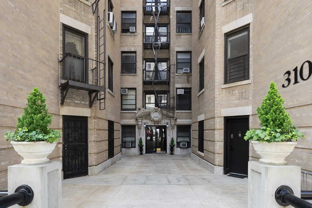 310 West 99th Street Unit: 501/601