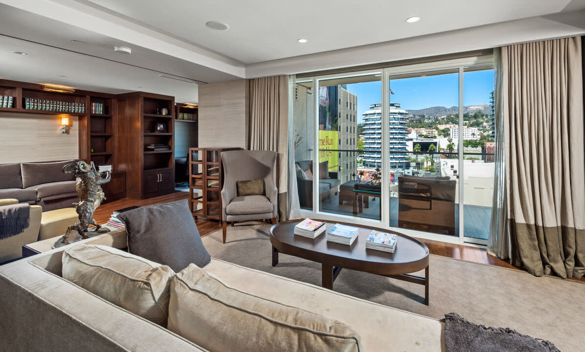 6250 Hollywood Blvd #11A