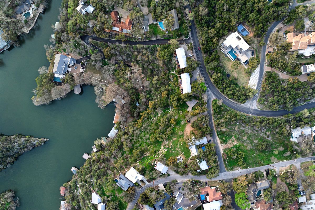 The Peninsula of Lake Austin 