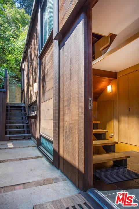 10274 Chrysanthemum Ln