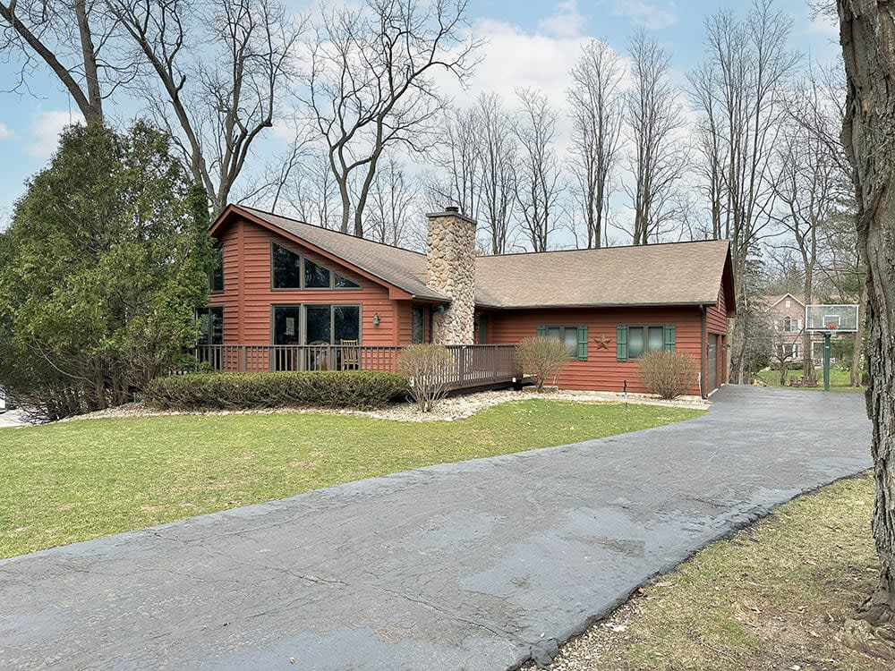 4 bedroom, 3 bath Home with Boat Slip on Geneva Lake