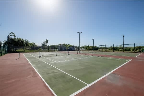 Tropical Escape – a spacious 2 bed 2 bath Condo, minutes from the Beach in San Pedro Ambergris Caye, Belize 