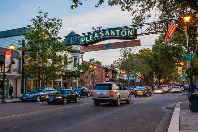 Living in Pleasanton California | Tour Around the City