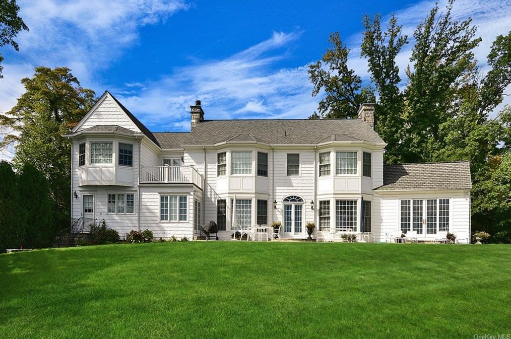 945 Forest Avenue Rye, NY 10580 5 Beds, 4.5 Baths New York City