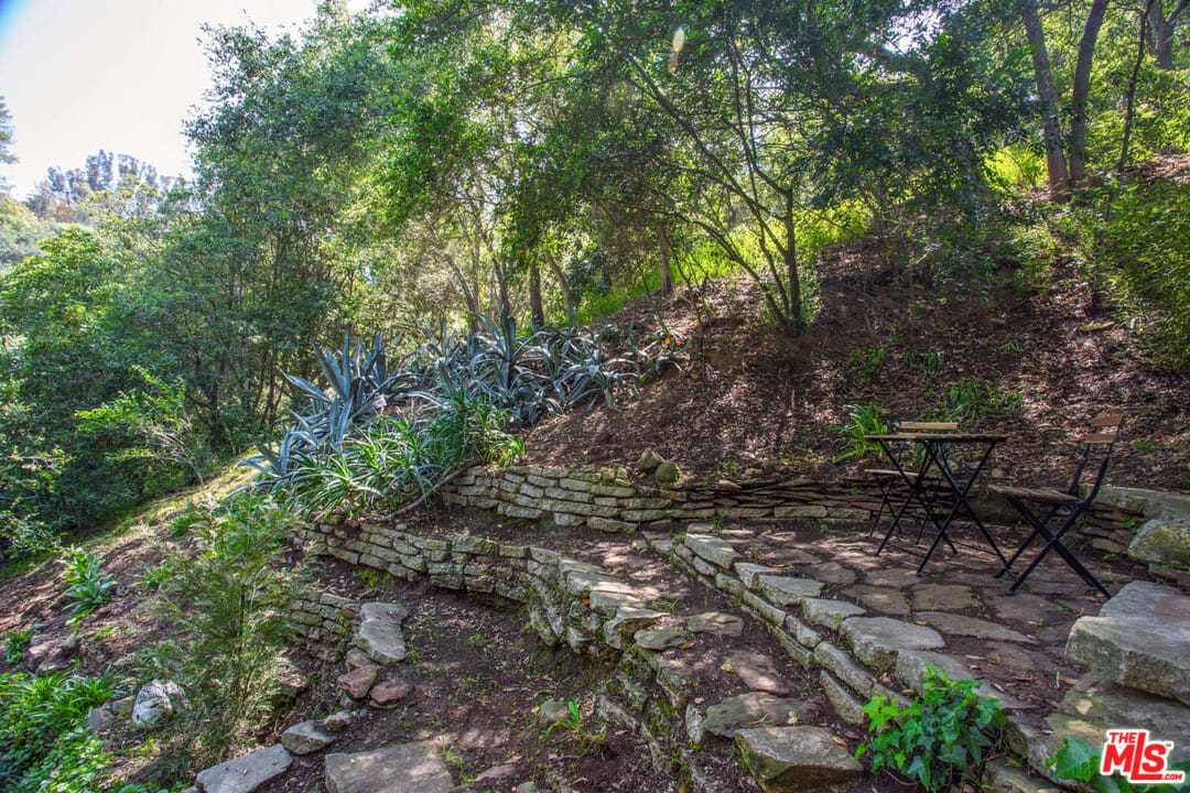 10274 Chrysanthemum Ln