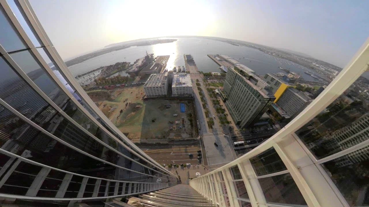 Pacific Gate 3401 Balcony 3