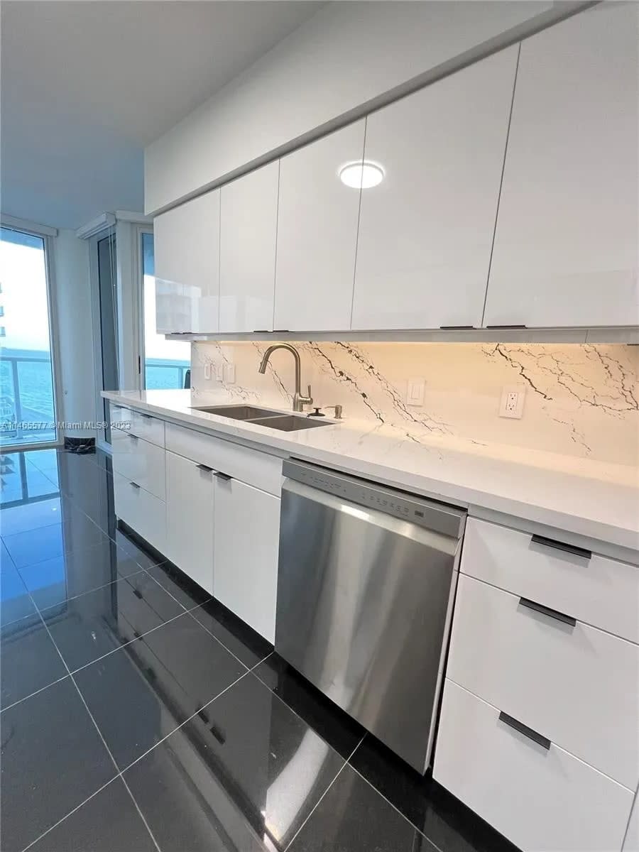 16445 Collins Ave Apt 2626