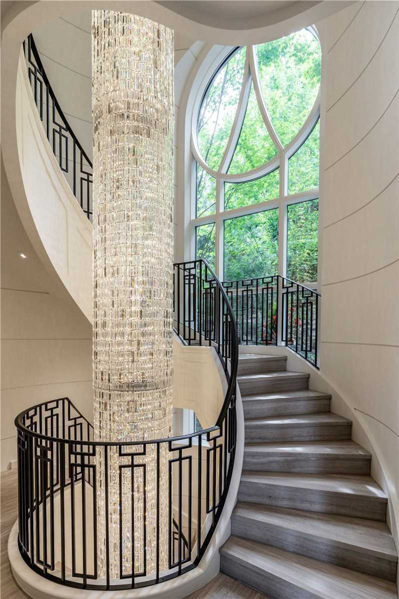 CHÂTEAU DU LAC Toronto Real Estate Penthouse Queen