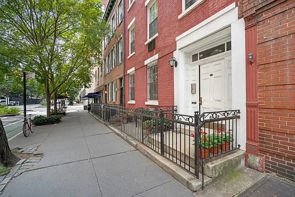 451 Hudson Street Unit: 2