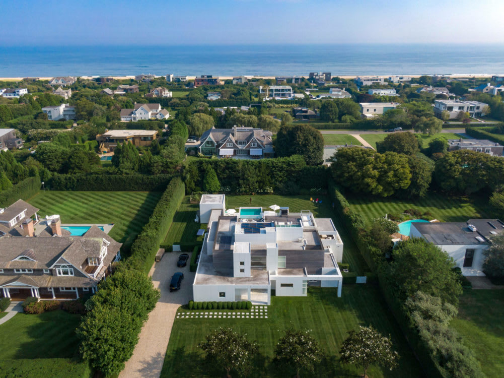 Meadowlark Lane Modern Estate Sells For $17.75 Million