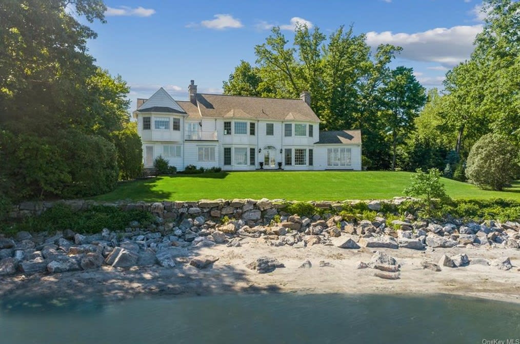 945 Forest Avenue Rye, NY 10580 5 Beds, 4.5 Baths New York City