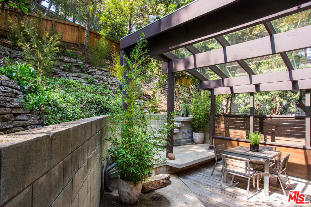 10274 Chrysanthemum Ln