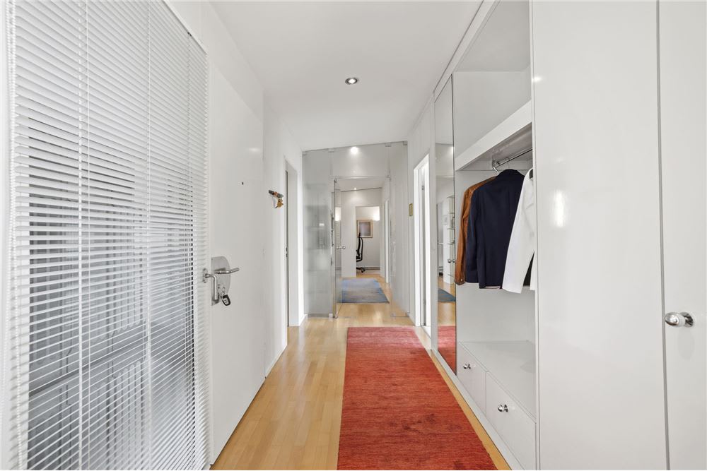 ZUG, SWITZERLAND Toronto Real Estate Penthouse Queen